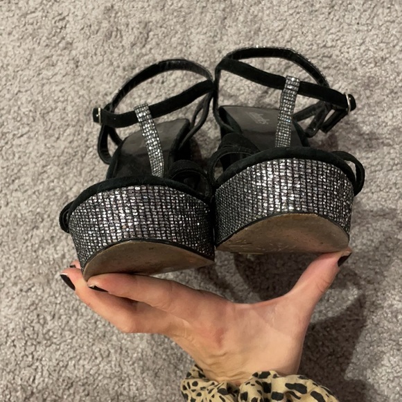 Charles by Charles David silver sparkly wedges - Picture 4 of 6